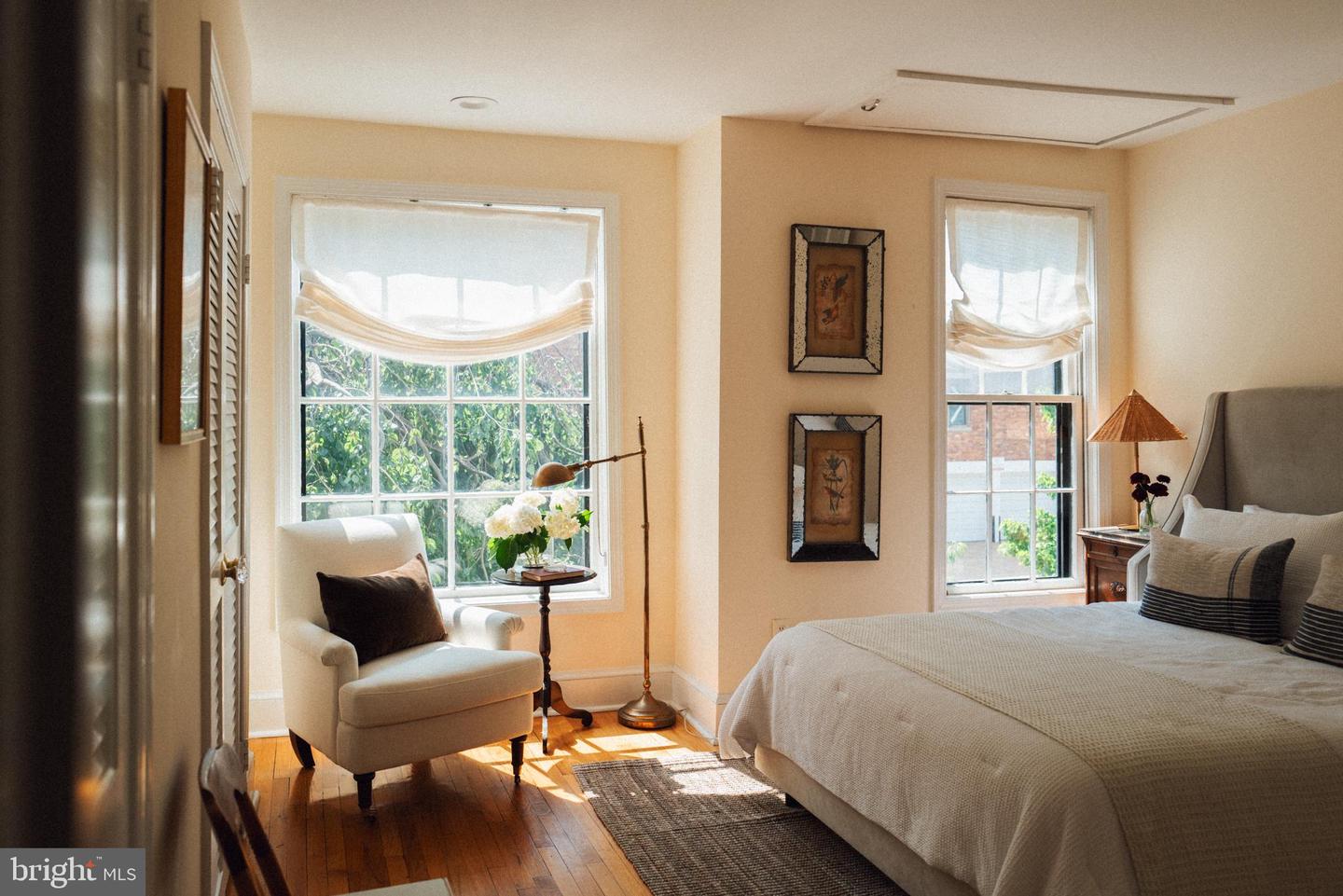 708 9TH ST SE, WASHINGTON, District Of Columbia 20003, 3 Bedrooms Bedrooms, ,2 BathroomsBathrooms,Residential,For sale,708 9TH ST SE,DCDC2204890 MLS # DCDC2204890