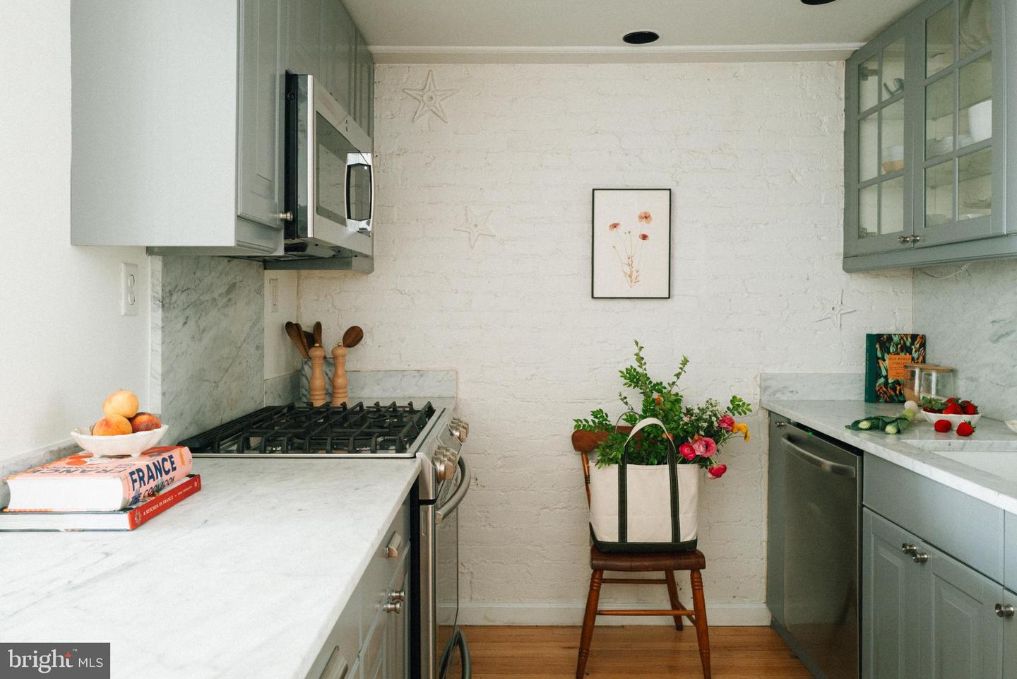 708 9TH ST SE, WASHINGTON, District Of Columbia 20003, 3 Bedrooms Bedrooms, ,2 BathroomsBathrooms,Residential,For sale,708 9TH ST SE,DCDC2204890 MLS # DCDC2204890
