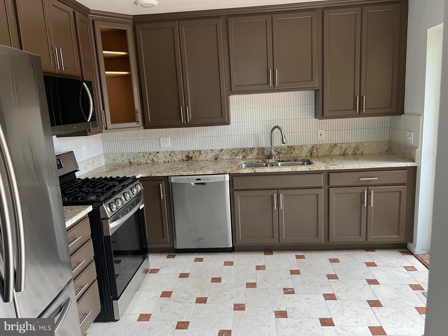 6809 BRADDOCK RD, SPRINGFIELD, Virginia 22151, 4 Bedrooms Bedrooms, ,3 BathroomsBathrooms,Residential,For sale,6809 BRADDOCK RD,VAFX2246620 MLS # VAFX2246620
