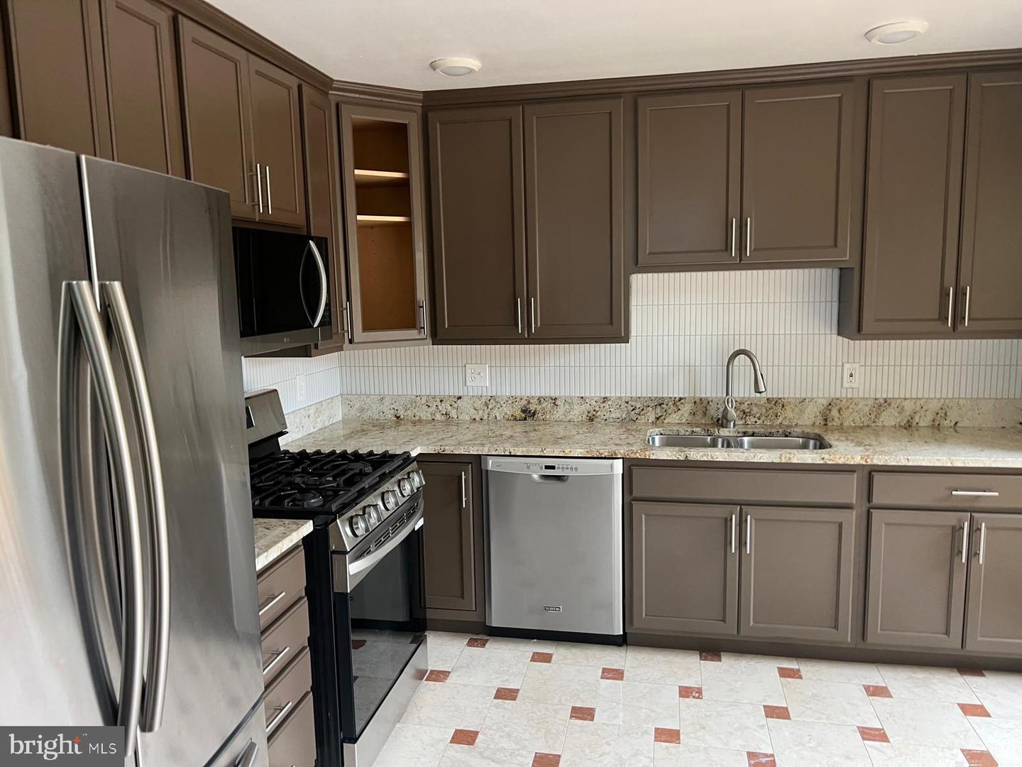 6809 BRADDOCK RD, SPRINGFIELD, Virginia 22151, 4 Bedrooms Bedrooms, ,3 BathroomsBathrooms,Residential,For sale,6809 BRADDOCK RD,VAFX2246620 MLS # VAFX2246620