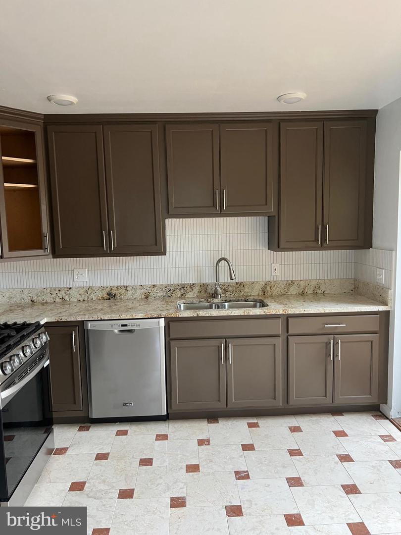 6809 BRADDOCK RD, SPRINGFIELD, Virginia 22151, 4 Bedrooms Bedrooms, ,3 BathroomsBathrooms,Residential,For sale,6809 BRADDOCK RD,VAFX2246620 MLS # VAFX2246620