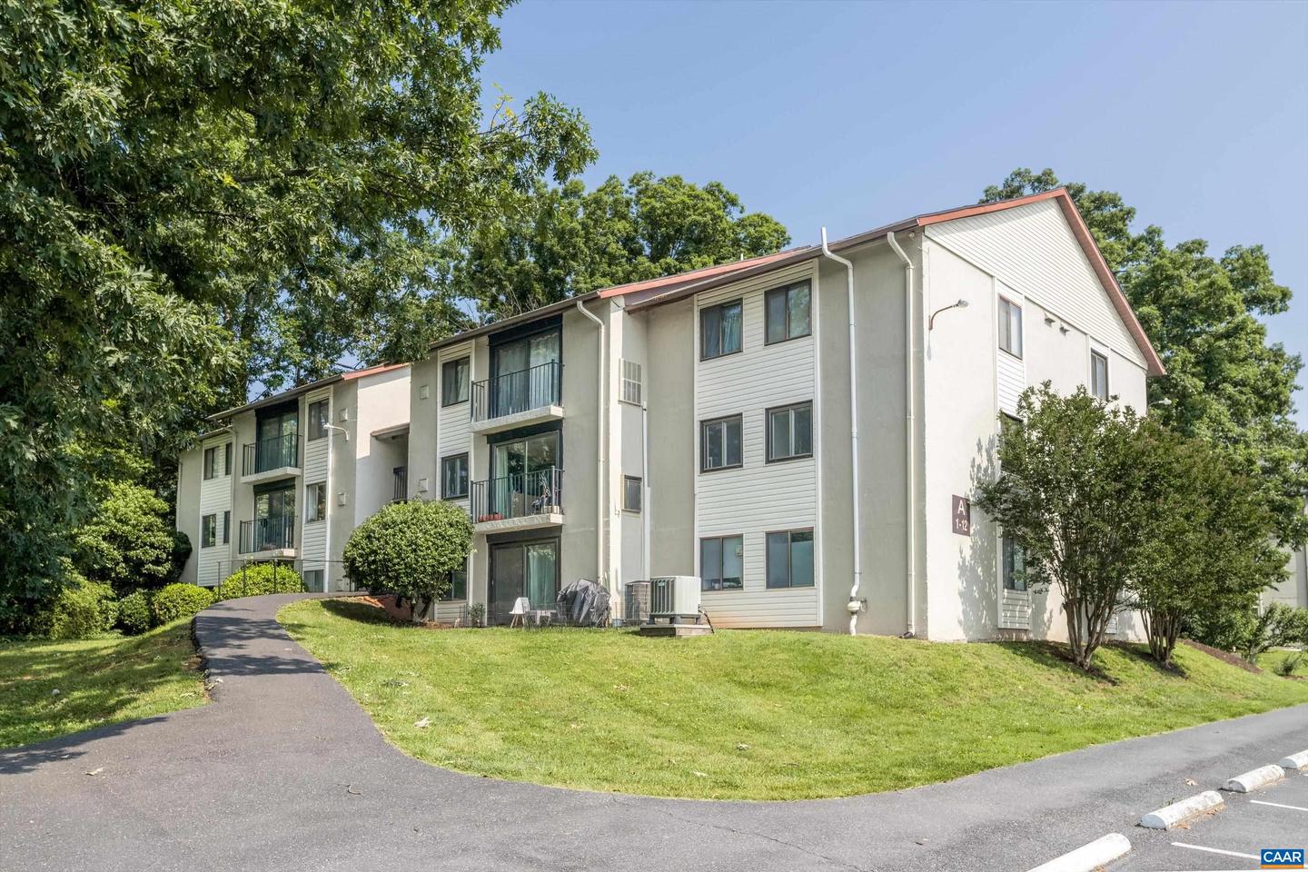 11 SPRING CT, CHARLOTTESVILLE, Virginia 22901, 2 Bedrooms Bedrooms, ,1 BathroomBathrooms,Residential,For sale,11 SPRING CT,665577 MLS # 665577