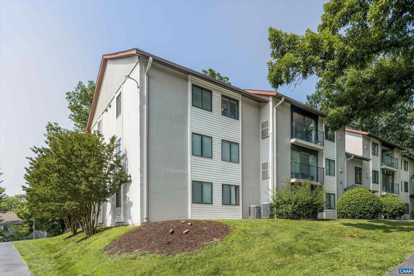 11 SPRING CT, CHARLOTTESVILLE, Virginia 22901, 2 Bedrooms Bedrooms, ,1 BathroomBathrooms,Residential,For sale,11 SPRING CT,665577 MLS # 665577