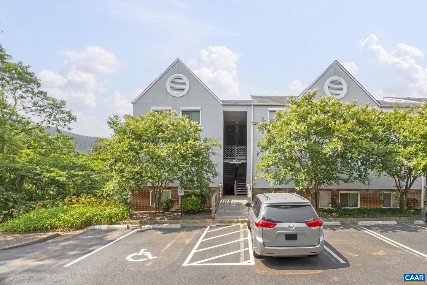 1612 F MONTICELLO AVE, CHARLOTTESVILLE, Virginia 22902, 2 Bedrooms Bedrooms, ,2 BathroomsBathrooms,Residential,For sale,1612 F MONTICELLO AVE,665581 MLS # 665581