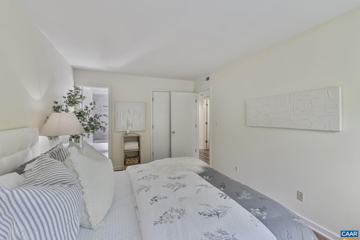 1612 F MONTICELLO AVE, CHARLOTTESVILLE, Virginia 22902, 2 Bedrooms Bedrooms, ,2 BathroomsBathrooms,Residential,For sale,1612 F MONTICELLO AVE,665581 MLS # 665581