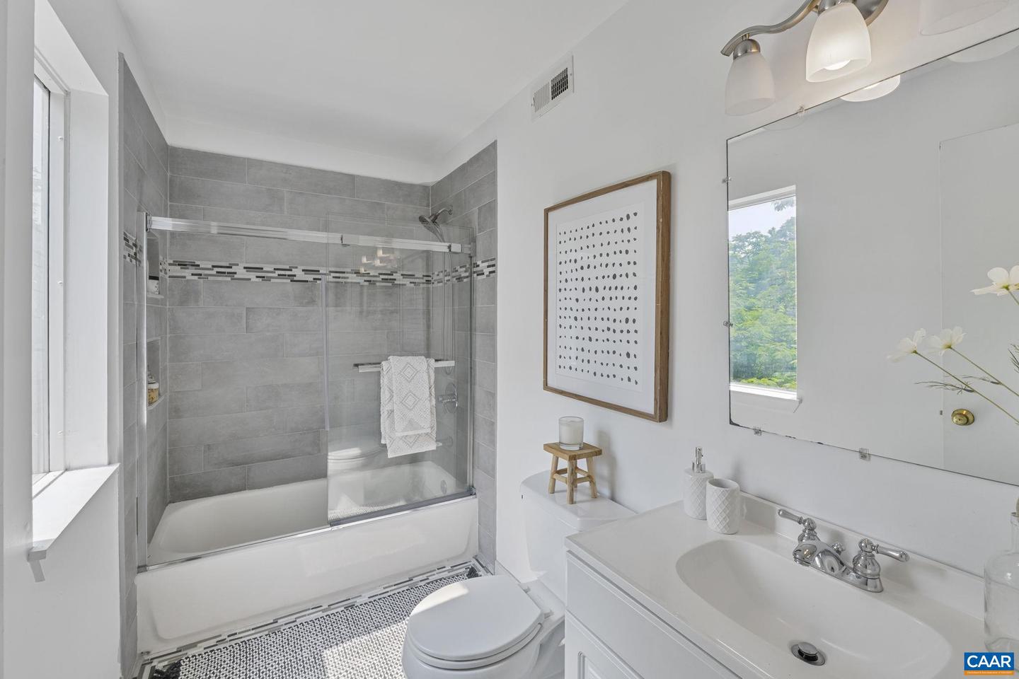 1612 F MONTICELLO AVE, CHARLOTTESVILLE, Virginia 22902, 2 Bedrooms Bedrooms, ,2 BathroomsBathrooms,Residential,For sale,1612 F MONTICELLO AVE,665581 MLS # 665581