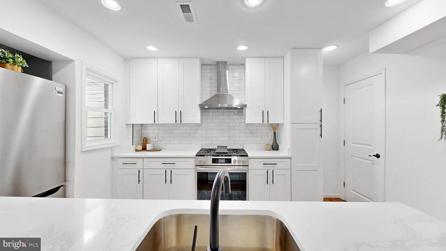 48 GIRARD ST NE, WASHINGTON, District Of Columbia 20002, 4 Bedrooms Bedrooms, ,2 BathroomsBathrooms,Residential,For sale,48 GIRARD ST NE,DCDC2205038 MLS # DCDC2205038