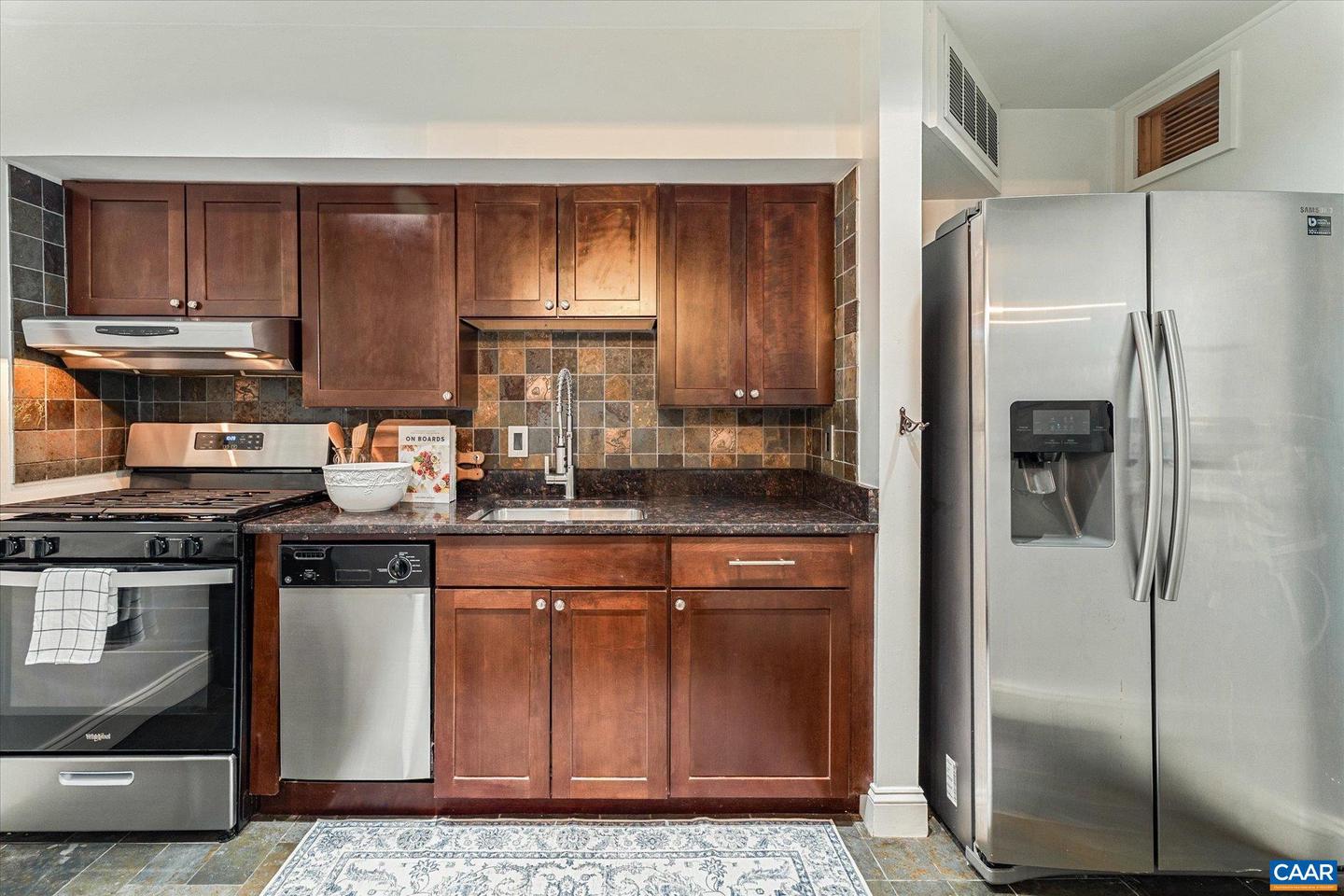 2405 BARRACKS CT #2, CHARLOTTESVILLE, Virginia 22901, 2 Bedrooms Bedrooms, ,1 BathroomBathrooms,Residential,For sale,2405 BARRACKS CT #2,665588 MLS # 665588