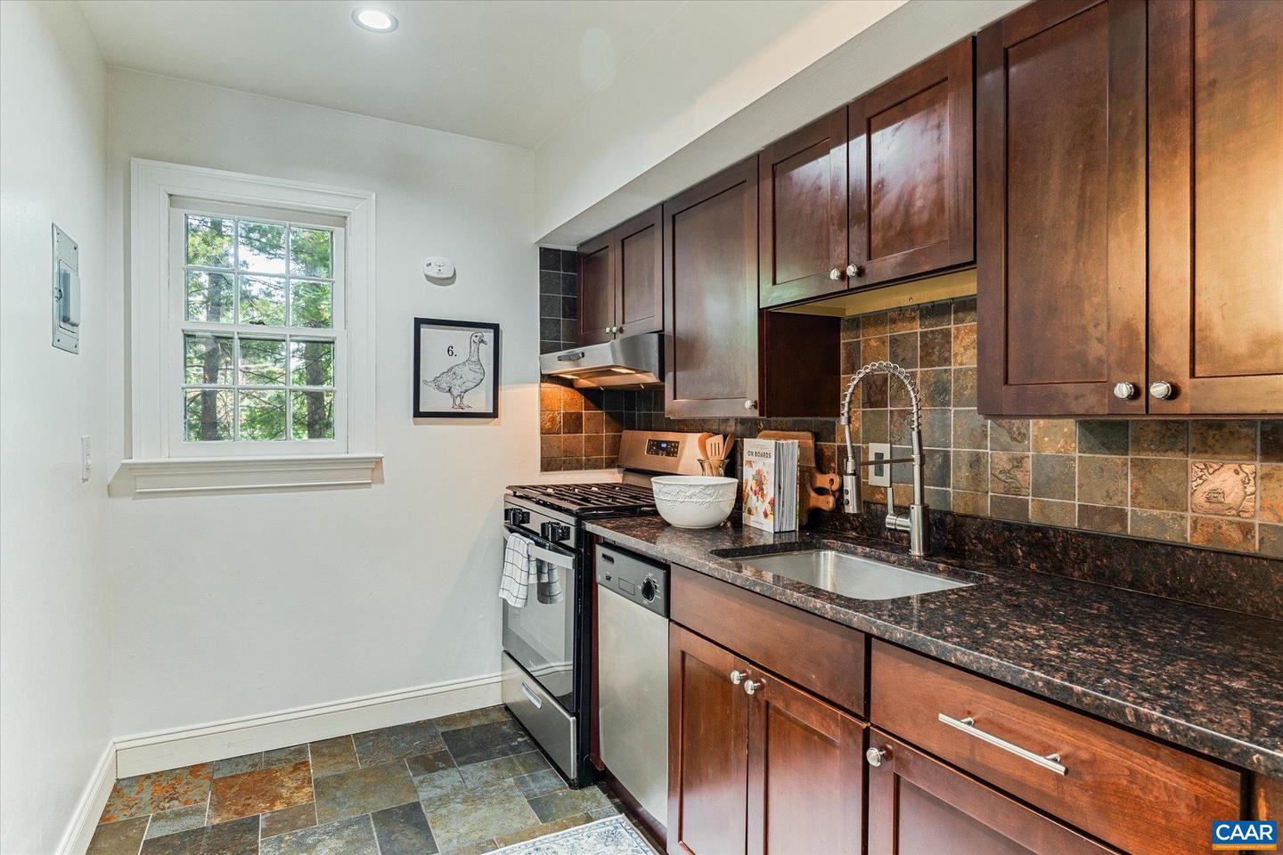 2405 BARRACKS CT #2, CHARLOTTESVILLE, Virginia 22901, 2 Bedrooms Bedrooms, ,1 BathroomBathrooms,Residential,For sale,2405 BARRACKS CT #2,665588 MLS # 665588