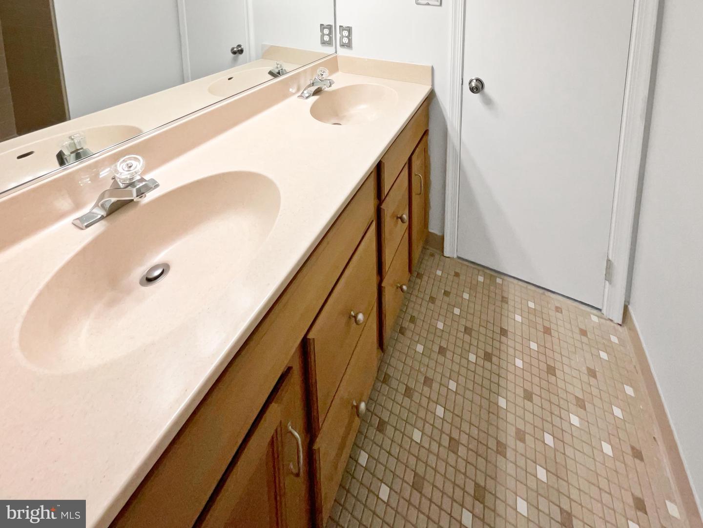 4987 DEQUINCEY DR, FAIRFAX, Virginia 22032, 4 Bedrooms Bedrooms, ,3 BathroomsBathrooms,Residential,For sale,4987 DEQUINCEY DR,VAFX2234148 MLS # VAFX2234148