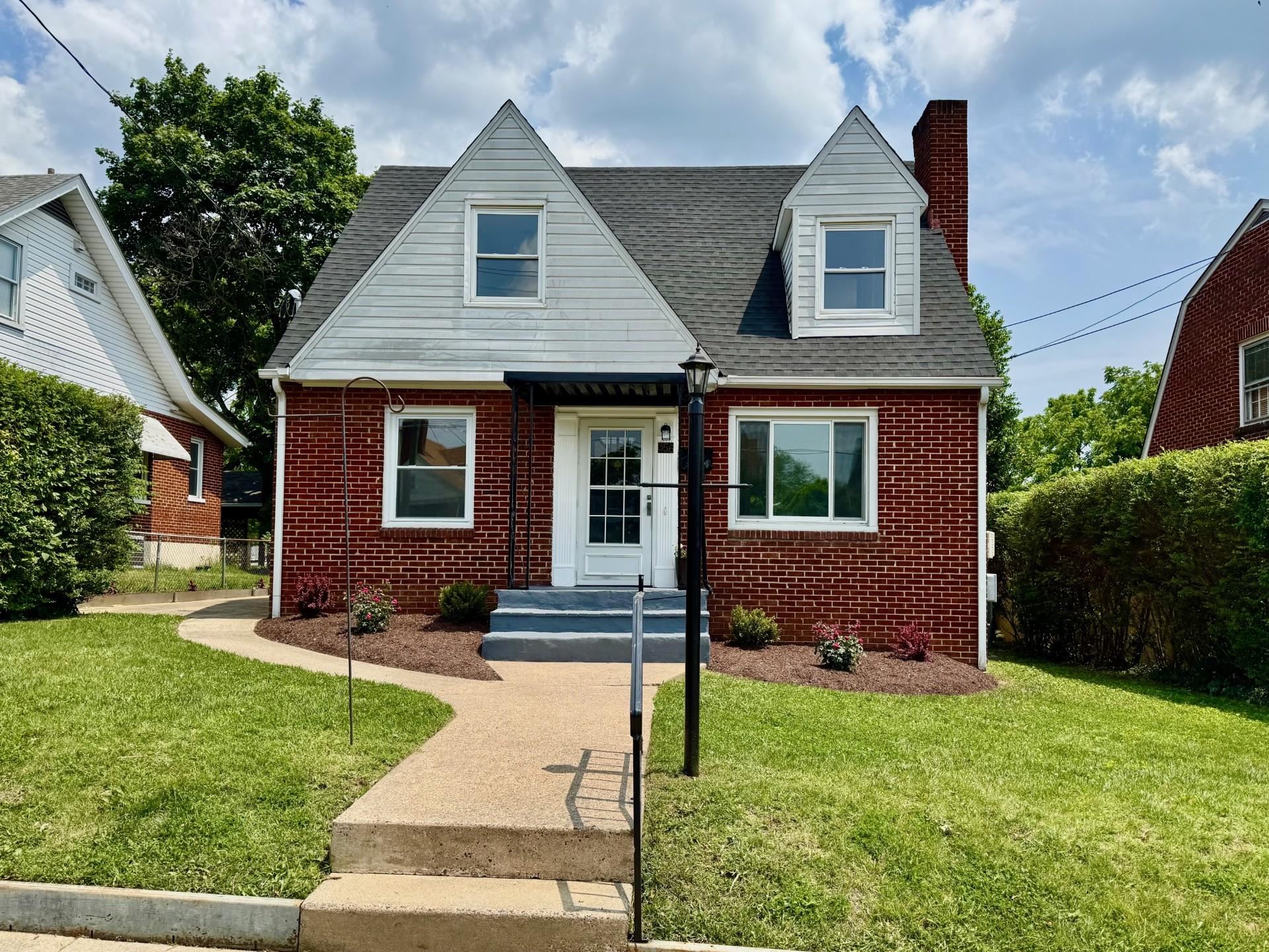 356 FLORENCE AVE, WAYNESBORO, Virginia 22980, 2 Bedrooms Bedrooms, ,1 BathroomBathrooms,Residential,356 FLORENCE AVE,665595 MLS # 665595