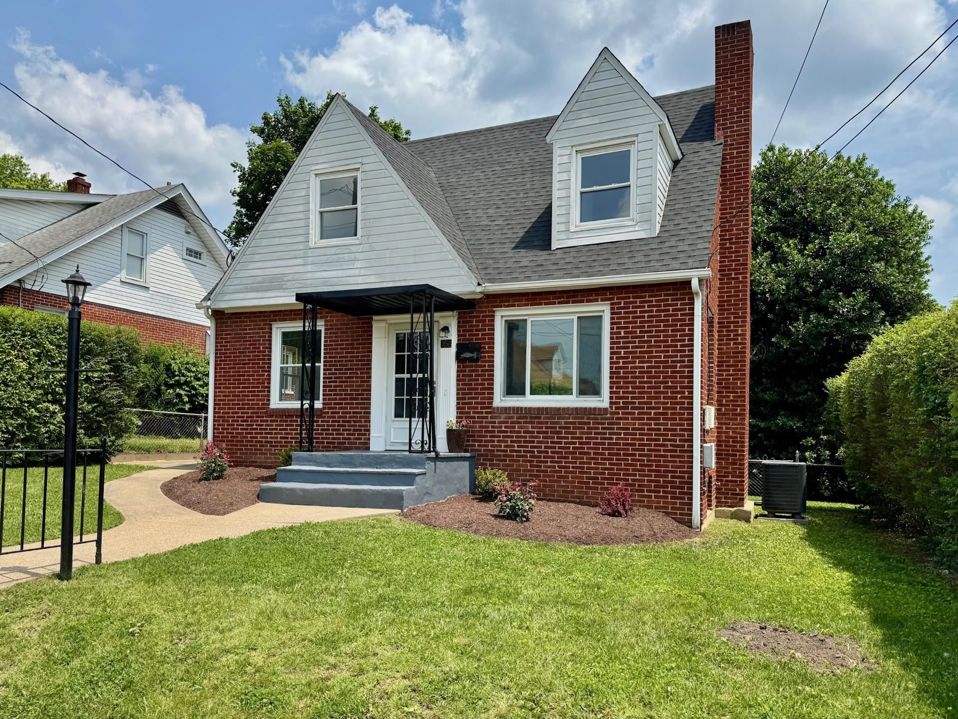356 FLORENCE AVE, WAYNESBORO, Virginia 22980, 2 Bedrooms Bedrooms, ,1 BathroomBathrooms,Residential,356 FLORENCE AVE,665595 MLS # 665595