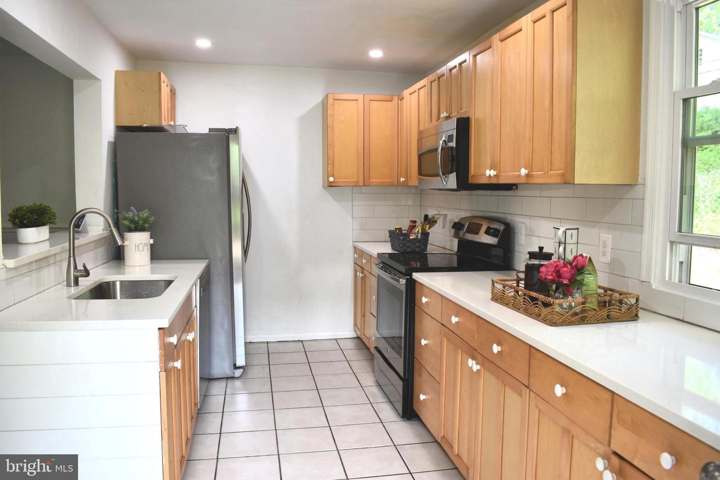 19127 WINDSOR RD, TRIANGLE, Virginia 22172, 4 Bedrooms Bedrooms, ,2 BathroomsBathrooms,Residential,For sale,19127 WINDSOR RD,VAPW2093656 MLS # VAPW2093656