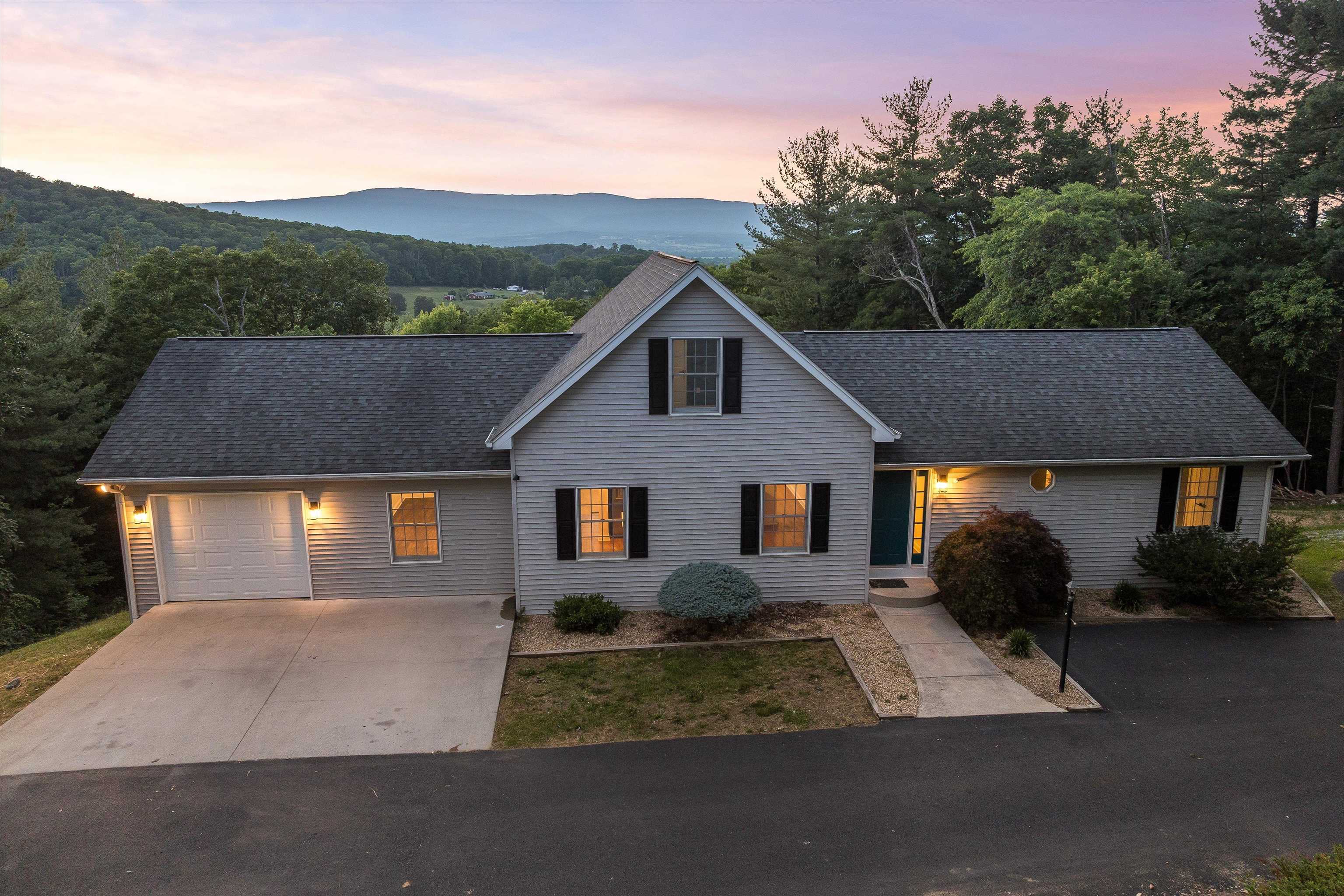 415 KNOB RD, ELKTON, Virginia 22827, 5 Bedrooms Bedrooms, ,4 BathroomsBathrooms,Residential,415 KNOB RD,665614 MLS # 665614