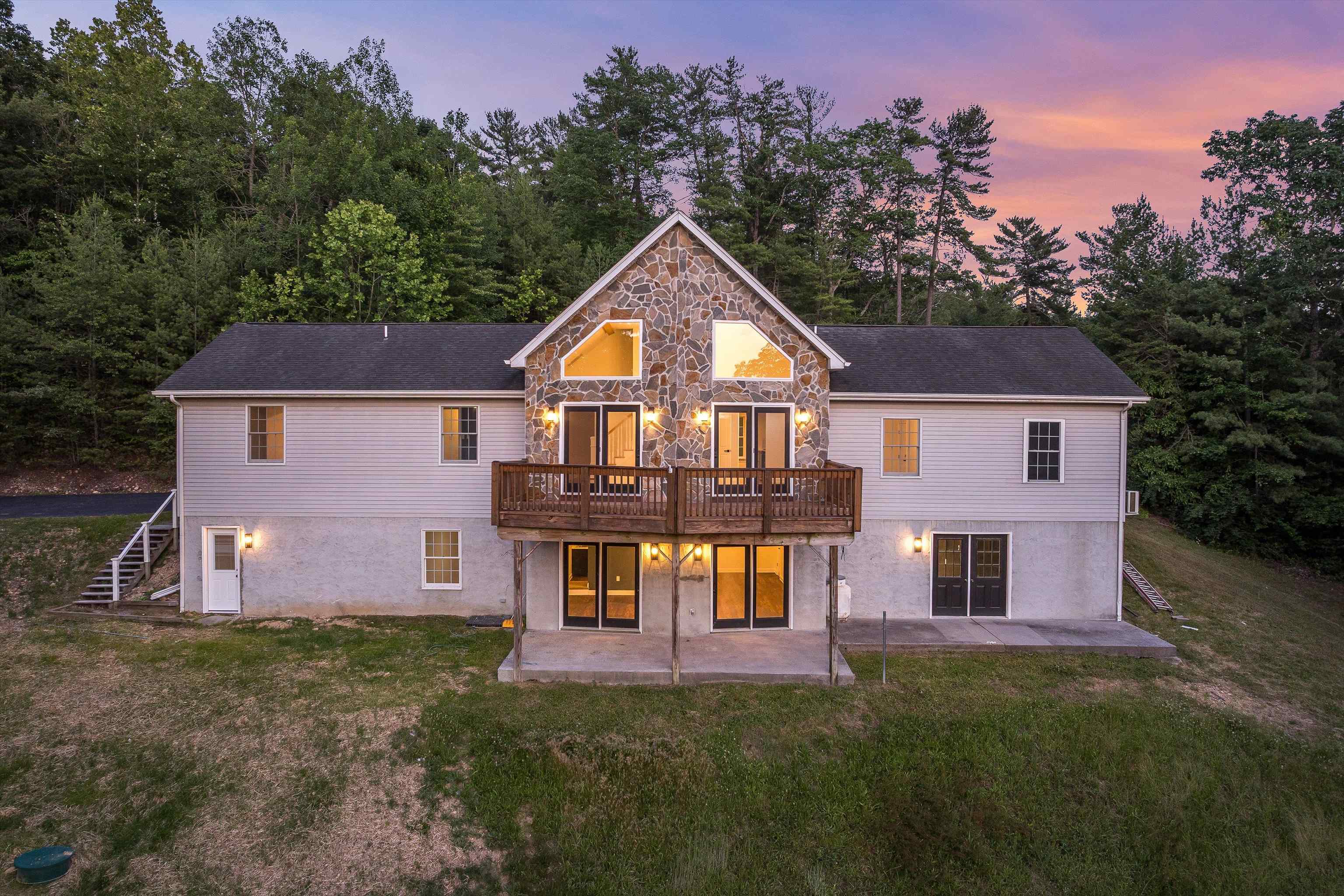 415 KNOB RD, ELKTON, Virginia 22827, 5 Bedrooms Bedrooms, ,4 BathroomsBathrooms,Residential,415 KNOB RD,665614 MLS # 665614