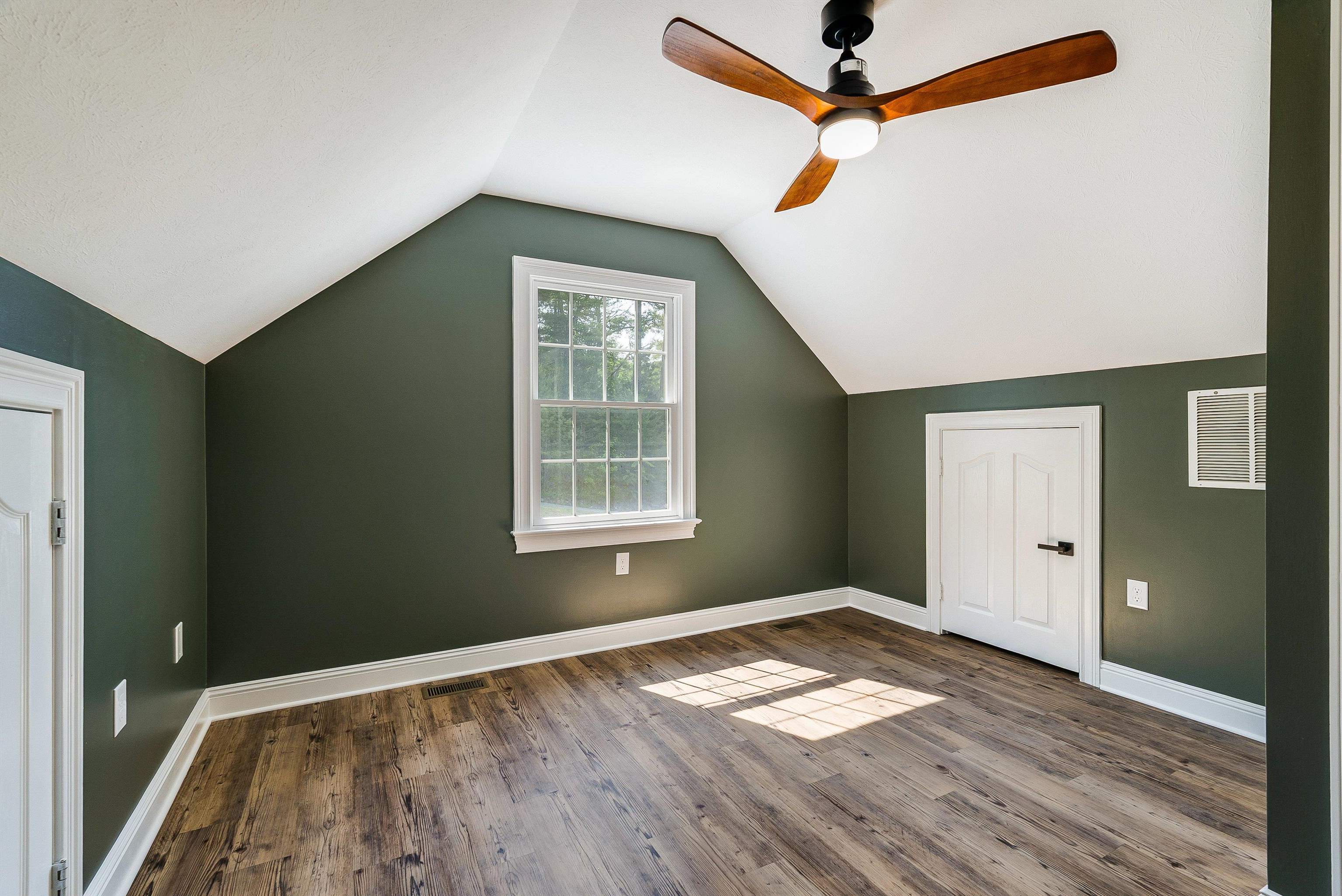 415 KNOB RD, ELKTON, Virginia 22827, 5 Bedrooms Bedrooms, ,4 BathroomsBathrooms,Residential,415 KNOB RD,665614 MLS # 665614