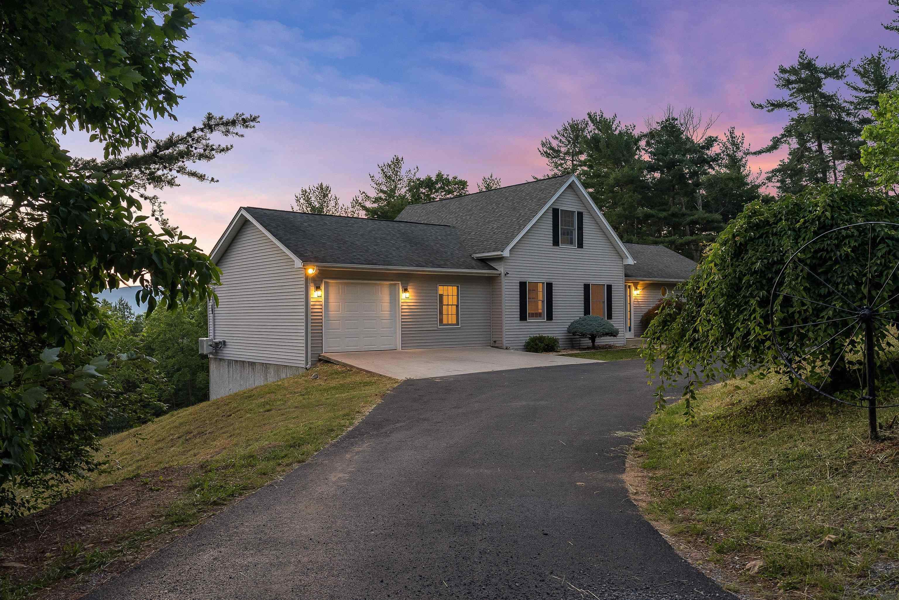 415 KNOB RD, ELKTON, Virginia 22827, 5 Bedrooms Bedrooms, ,4 BathroomsBathrooms,Residential,415 KNOB RD,665614 MLS # 665614