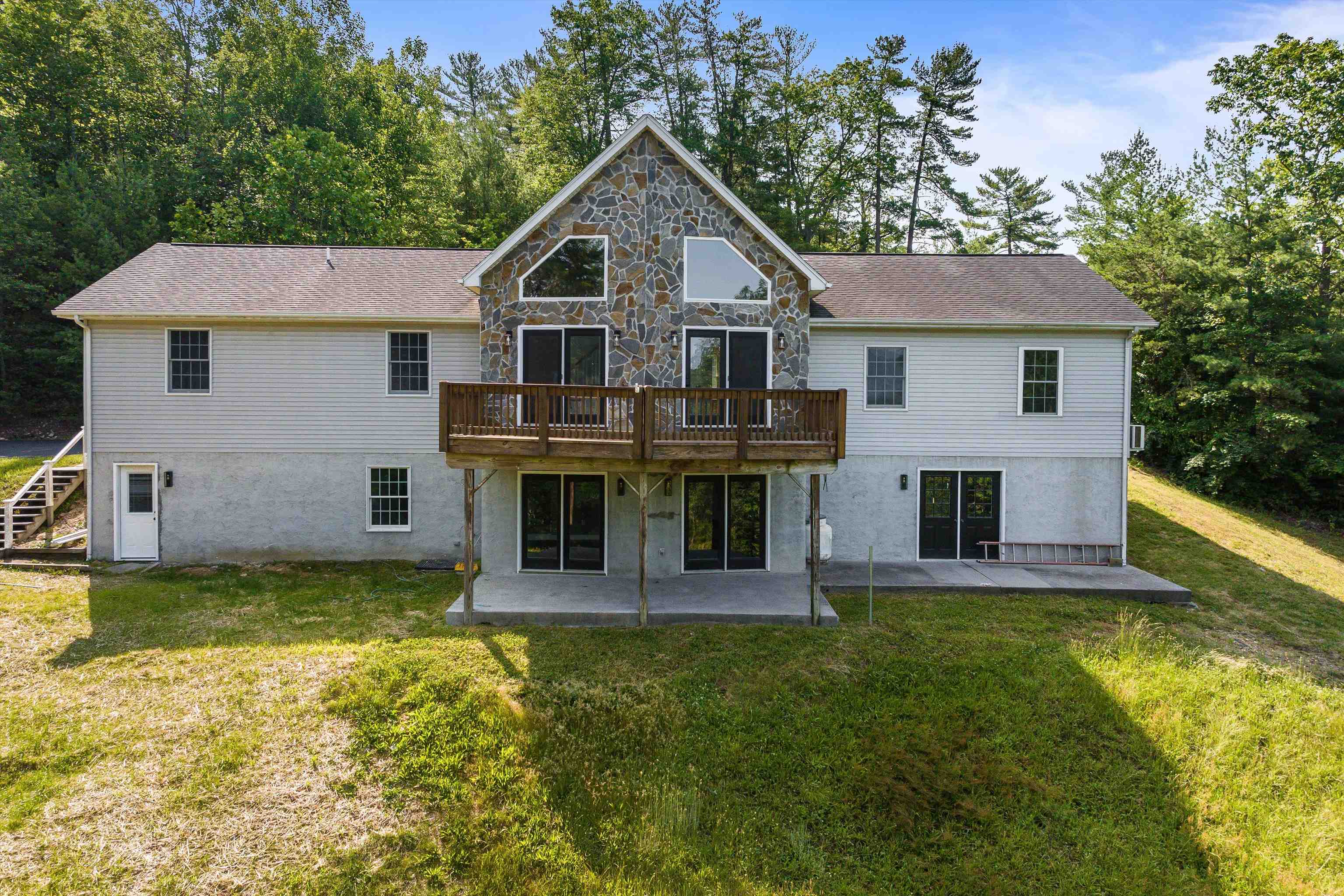 415 KNOB RD, ELKTON, Virginia 22827, 5 Bedrooms Bedrooms, ,4 BathroomsBathrooms,Residential,415 KNOB RD,665614 MLS # 665614