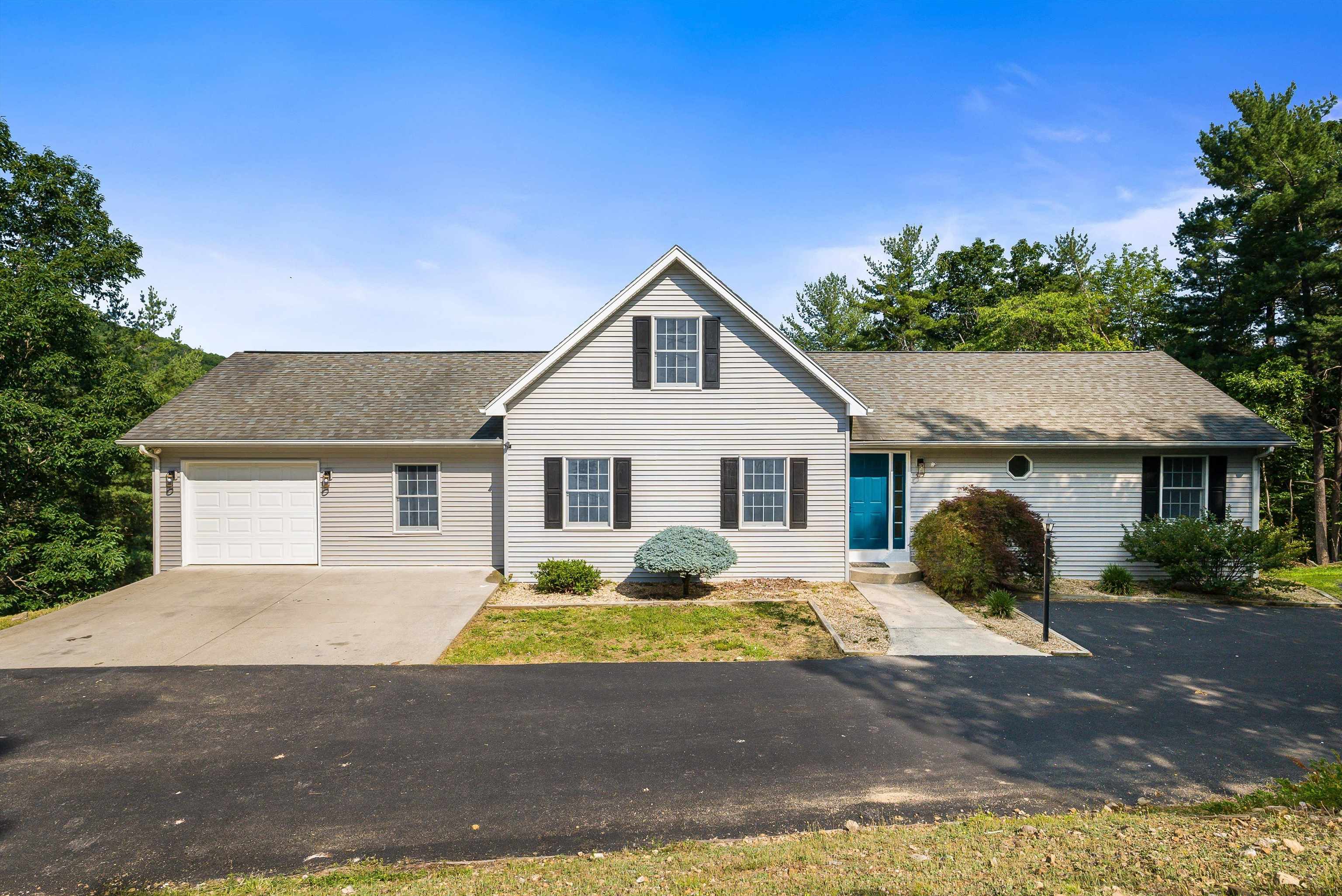 415 KNOB RD, ELKTON, Virginia 22827, 5 Bedrooms Bedrooms, ,4 BathroomsBathrooms,Residential,415 KNOB RD,665614 MLS # 665614