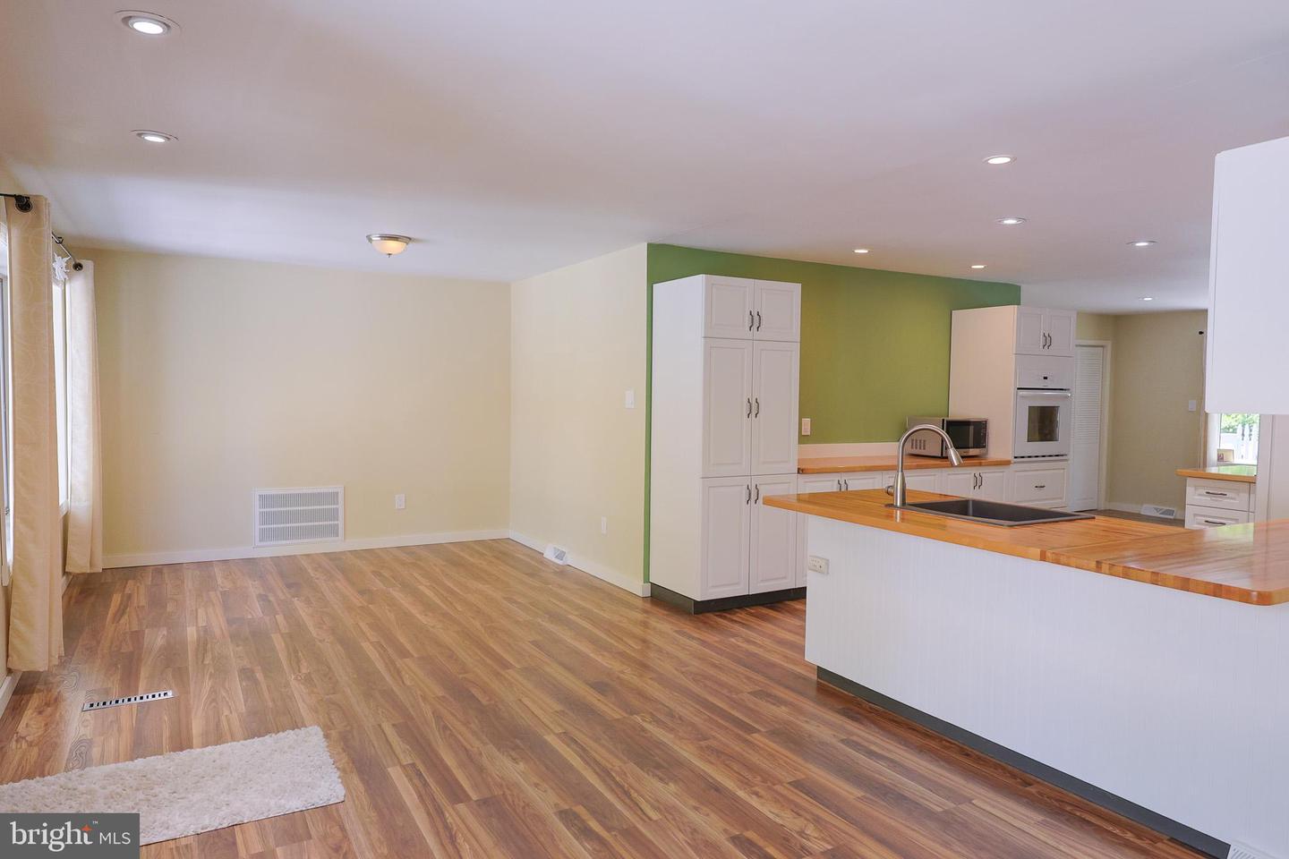 175 MOUNTAIN HEIGHTS RD, FRONT ROYAL, Virginia 22630, 2 Bedrooms Bedrooms, 9 Rooms Rooms,2 BathroomsBathrooms,Residential,For sale,175 MOUNTAIN HEIGHTS RD,VAWR2011142 MLS # VAWR2011142
