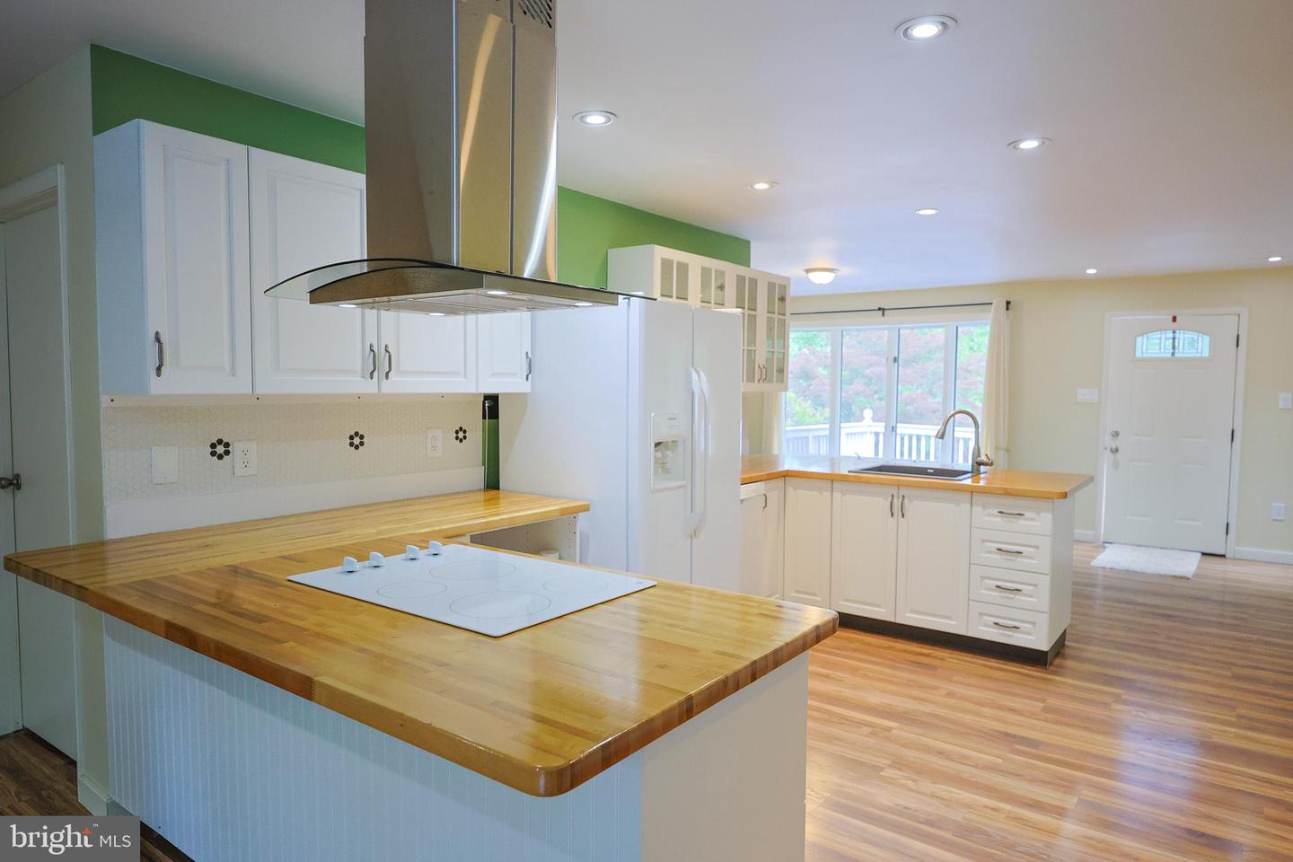 175 MOUNTAIN HEIGHTS RD, FRONT ROYAL, Virginia 22630, 2 Bedrooms Bedrooms, 9 Rooms Rooms,2 BathroomsBathrooms,Residential,For sale,175 MOUNTAIN HEIGHTS RD,VAWR2011142 MLS # VAWR2011142