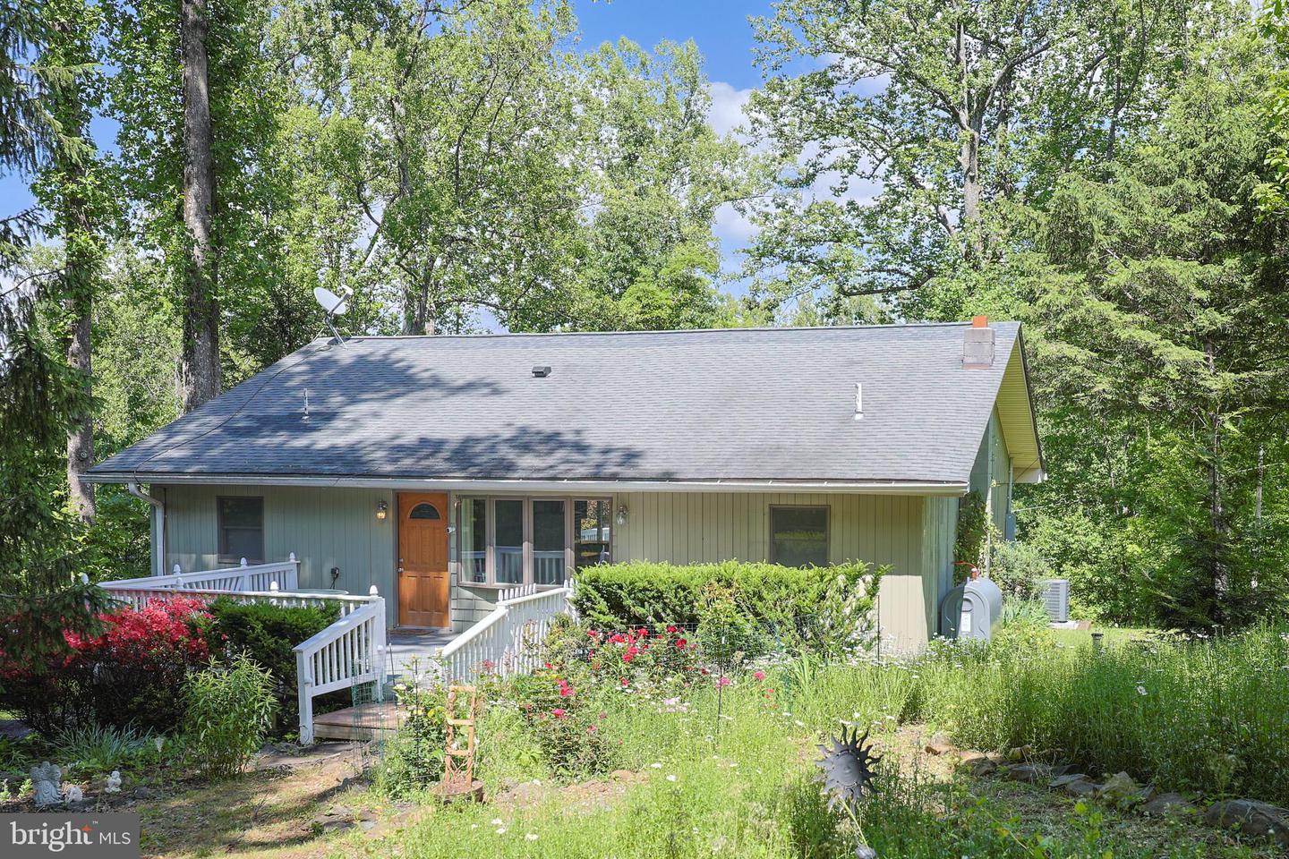 175 MOUNTAIN HEIGHTS RD, FRONT ROYAL, Virginia 22630, 2 Bedrooms Bedrooms, 9 Rooms Rooms,2 BathroomsBathrooms,Residential,For sale,175 MOUNTAIN HEIGHTS RD,VAWR2011142 MLS # VAWR2011142