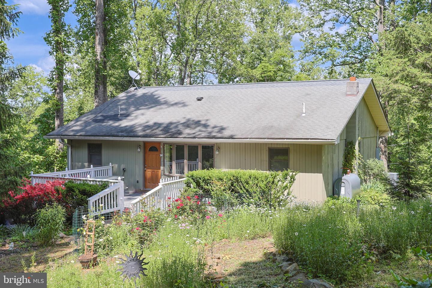 175 MOUNTAIN HEIGHTS RD, FRONT ROYAL, Virginia 22630, 2 Bedrooms Bedrooms, 9 Rooms Rooms,2 BathroomsBathrooms,Residential,For sale,175 MOUNTAIN HEIGHTS RD,VAWR2011142 MLS # VAWR2011142