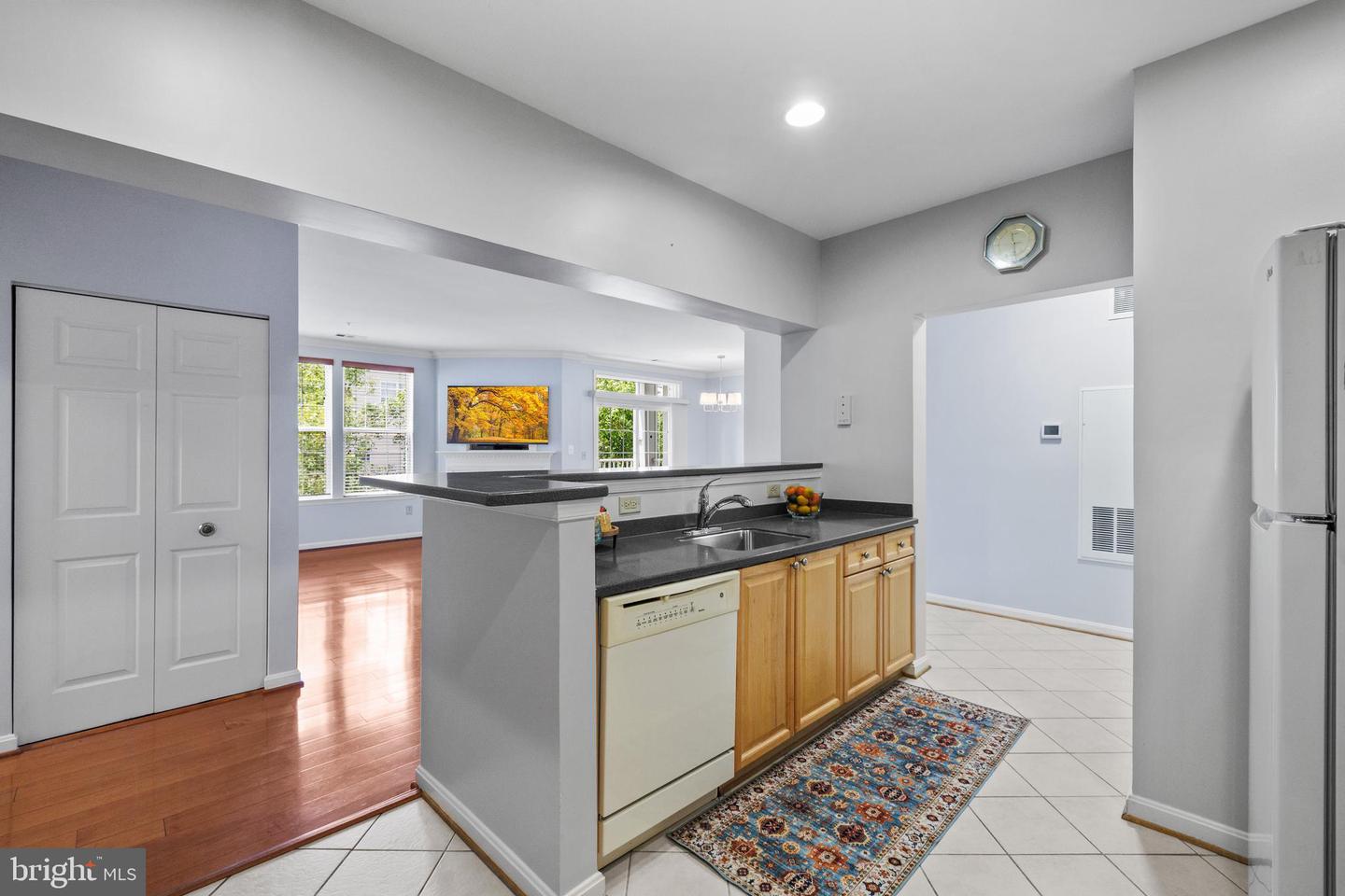 4950 BRENMAN PARK DR #301, ALEXANDRIA, Virginia 22304, 2 Bedrooms Bedrooms, ,2 BathroomsBathrooms,Residential,For sale,4950 BRENMAN PARK DR #301,VAAX2045426 MLS # VAAX2045426