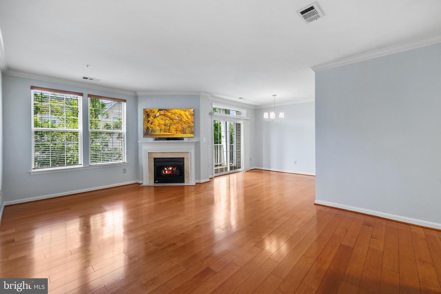 4950 BRENMAN PARK DR #301, ALEXANDRIA, Virginia 22304, 2 Bedrooms Bedrooms, ,2 BathroomsBathrooms,Residential,For sale,4950 BRENMAN PARK DR #301,VAAX2045426 MLS # VAAX2045426