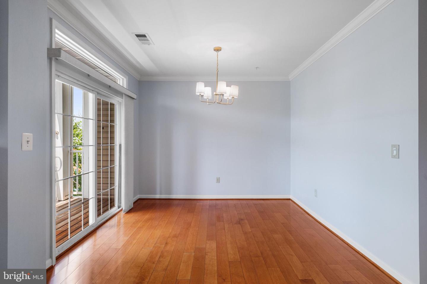 4950 BRENMAN PARK DR #301, ALEXANDRIA, Virginia 22304, 2 Bedrooms Bedrooms, ,2 BathroomsBathrooms,Residential,For sale,4950 BRENMAN PARK DR #301,VAAX2045426 MLS # VAAX2045426