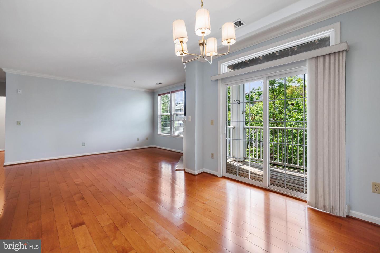 4950 BRENMAN PARK DR #301, ALEXANDRIA, Virginia 22304, 2 Bedrooms Bedrooms, ,2 BathroomsBathrooms,Residential,For sale,4950 BRENMAN PARK DR #301,VAAX2045426 MLS # VAAX2045426