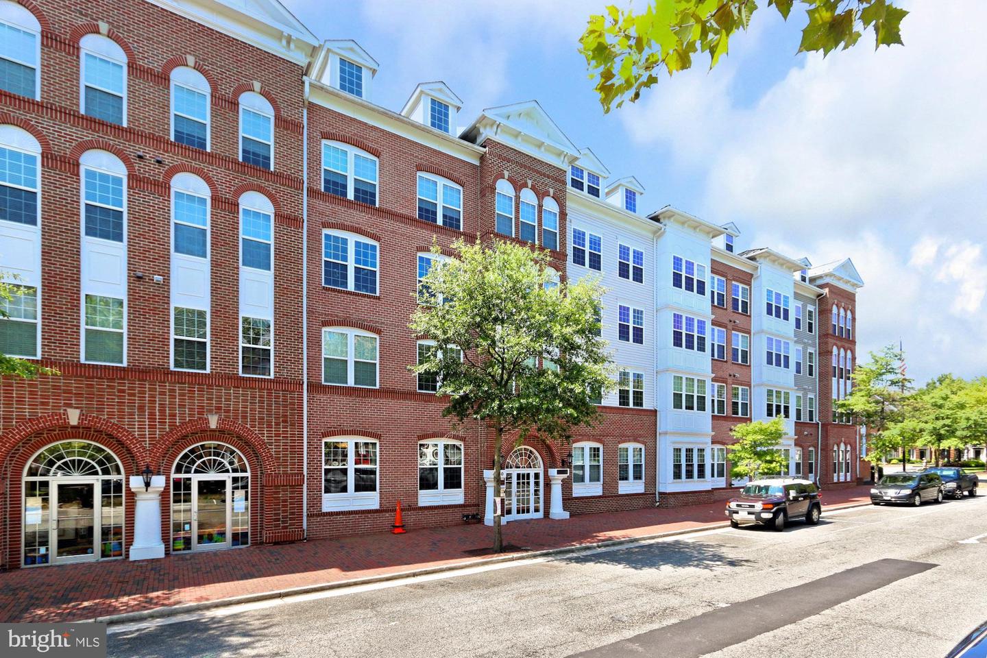 4950 BRENMAN PARK DR #301, ALEXANDRIA, Virginia 22304, 2 Bedrooms Bedrooms, ,2 BathroomsBathrooms,Residential,For sale,4950 BRENMAN PARK DR #301,VAAX2045426 MLS # VAAX2045426