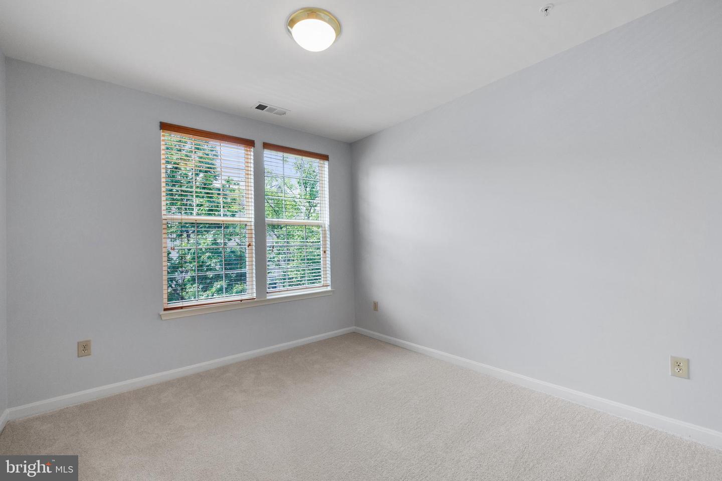 4950 BRENMAN PARK DR #301, ALEXANDRIA, Virginia 22304, 2 Bedrooms Bedrooms, ,2 BathroomsBathrooms,Residential,For sale,4950 BRENMAN PARK DR #301,VAAX2045426 MLS # VAAX2045426