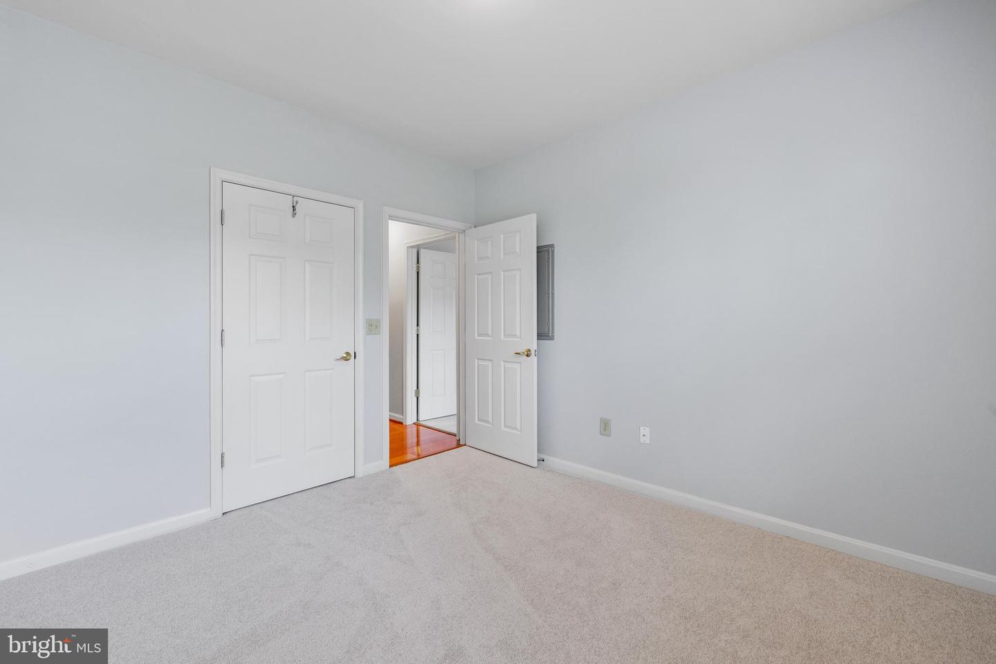 4950 BRENMAN PARK DR #301, ALEXANDRIA, Virginia 22304, 2 Bedrooms Bedrooms, ,2 BathroomsBathrooms,Residential,For sale,4950 BRENMAN PARK DR #301,VAAX2045426 MLS # VAAX2045426