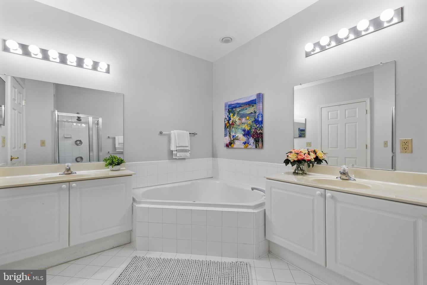 4950 BRENMAN PARK DR #301, ALEXANDRIA, Virginia 22304, 2 Bedrooms Bedrooms, ,2 BathroomsBathrooms,Residential,For sale,4950 BRENMAN PARK DR #301,VAAX2045426 MLS # VAAX2045426
