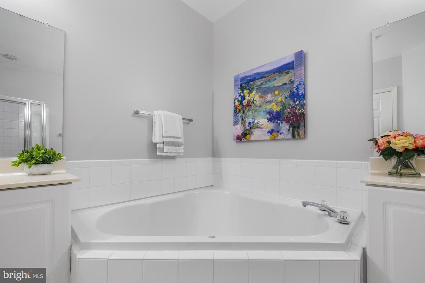 4950 BRENMAN PARK DR #301, ALEXANDRIA, Virginia 22304, 2 Bedrooms Bedrooms, ,2 BathroomsBathrooms,Residential,For sale,4950 BRENMAN PARK DR #301,VAAX2045426 MLS # VAAX2045426
