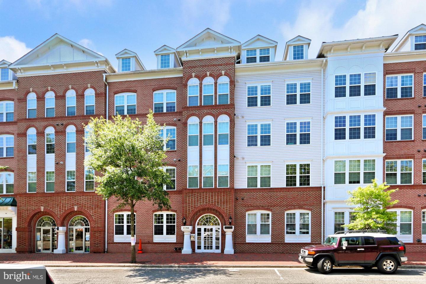 4950 BRENMAN PARK DR #301, ALEXANDRIA, Virginia 22304, 2 Bedrooms Bedrooms, ,2 BathroomsBathrooms,Residential,For sale,4950 BRENMAN PARK DR #301,VAAX2045426 MLS # VAAX2045426