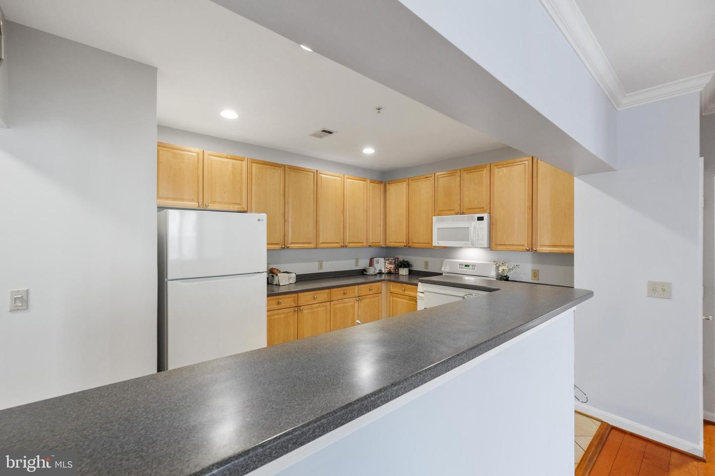 4950 BRENMAN PARK DR #301, ALEXANDRIA, Virginia 22304, 2 Bedrooms Bedrooms, ,2 BathroomsBathrooms,Residential,For sale,4950 BRENMAN PARK DR #301,VAAX2045426 MLS # VAAX2045426