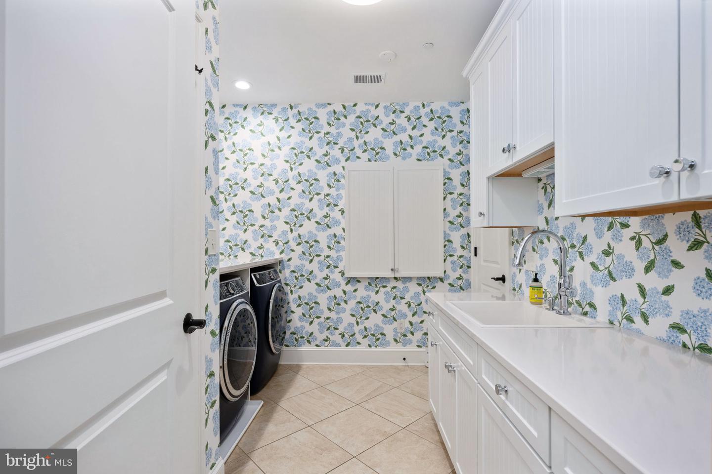 913 A CAROLINE ST, FREDERICKSBURG, Virginia 22401, 3 Bedrooms Bedrooms, 8 Rooms Rooms,3 BathroomsBathrooms,Residential,For sale,913 A CAROLINE ST,VAFB2008282 MLS # VAFB2008282