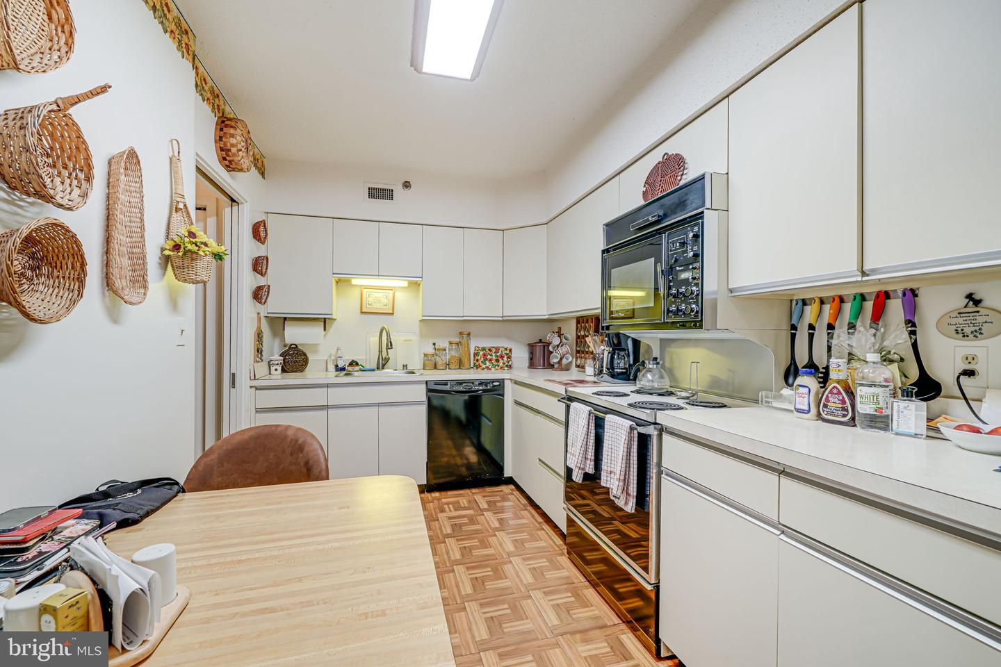 5501 SEMINARY RD #401S, FALLS CHURCH, Virginia 22041, 1 Bedroom Bedrooms, ,1 BathroomBathrooms,Residential,For sale,5501 SEMINARY RD #401S,VAFX2244418 MLS # VAFX2244418