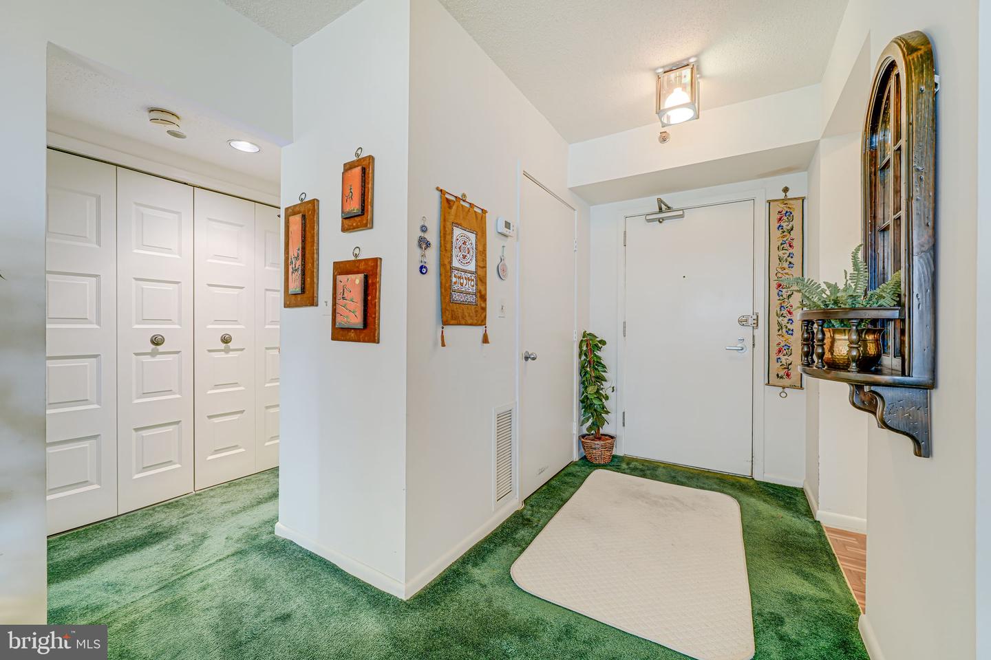 5501 SEMINARY RD #401S, FALLS CHURCH, Virginia 22041, 1 Bedroom Bedrooms, ,1 BathroomBathrooms,Residential,For sale,5501 SEMINARY RD #401S,VAFX2244418 MLS # VAFX2244418