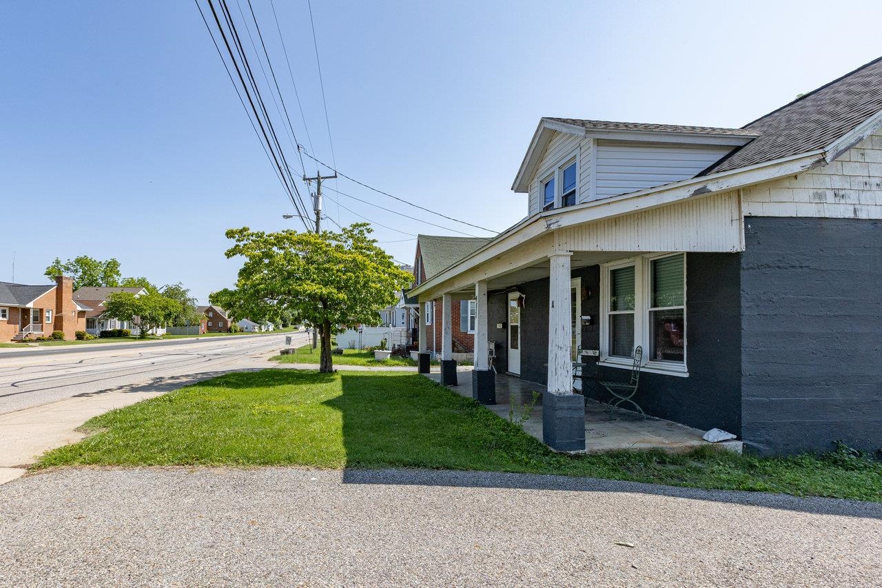 424 N DELPHINE AVE, WAYNESBORO, Virginia 22980, ,Residential,424 N DELPHINE AVE,665626 MLS # 665626