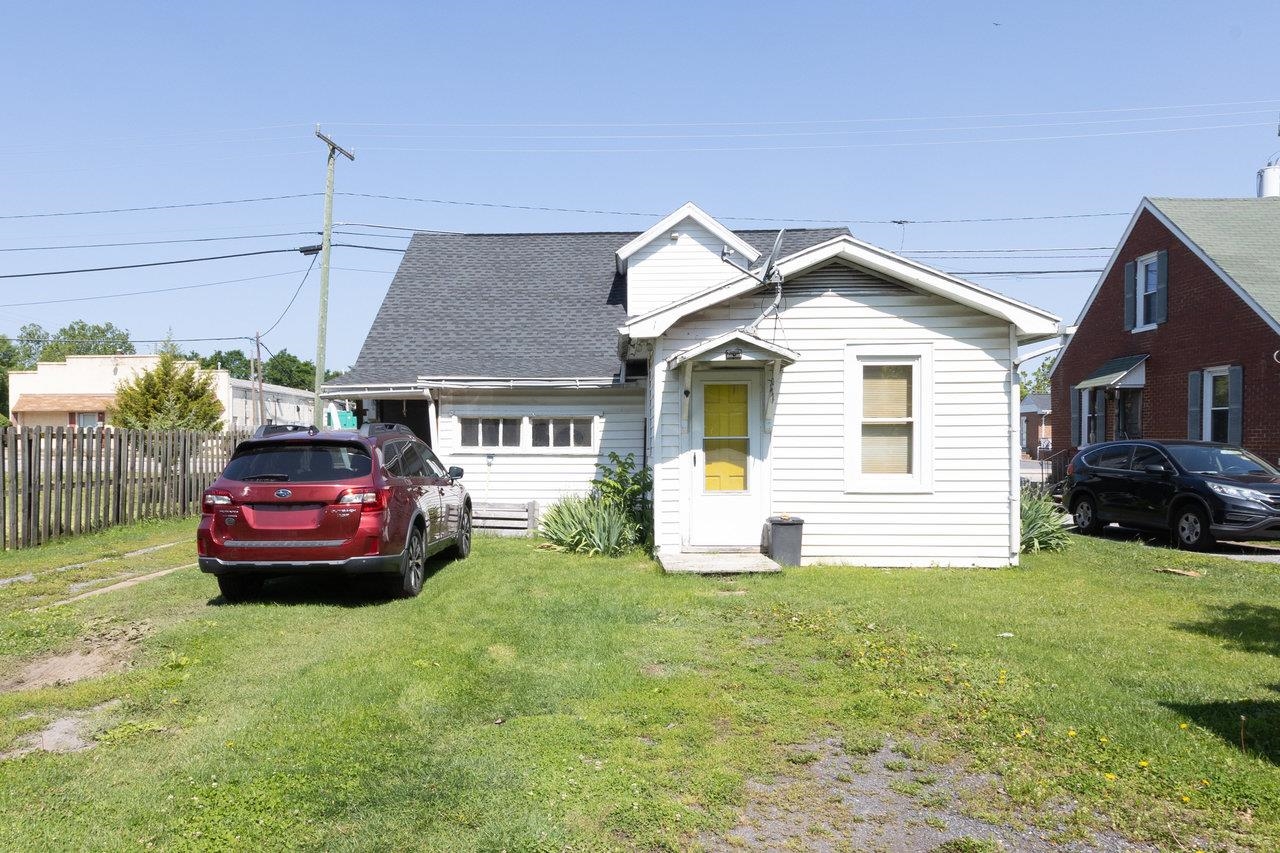 424 N DELPHINE AVE, WAYNESBORO, Virginia 22980, ,Residential,424 N DELPHINE AVE,665626 MLS # 665626
