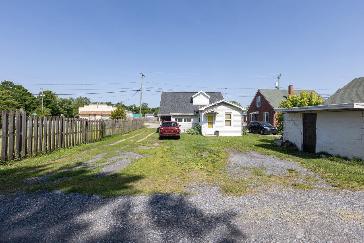 424 N DELPHINE AVE, WAYNESBORO, Virginia 22980, ,Residential,424 N DELPHINE AVE,665626 MLS # 665626