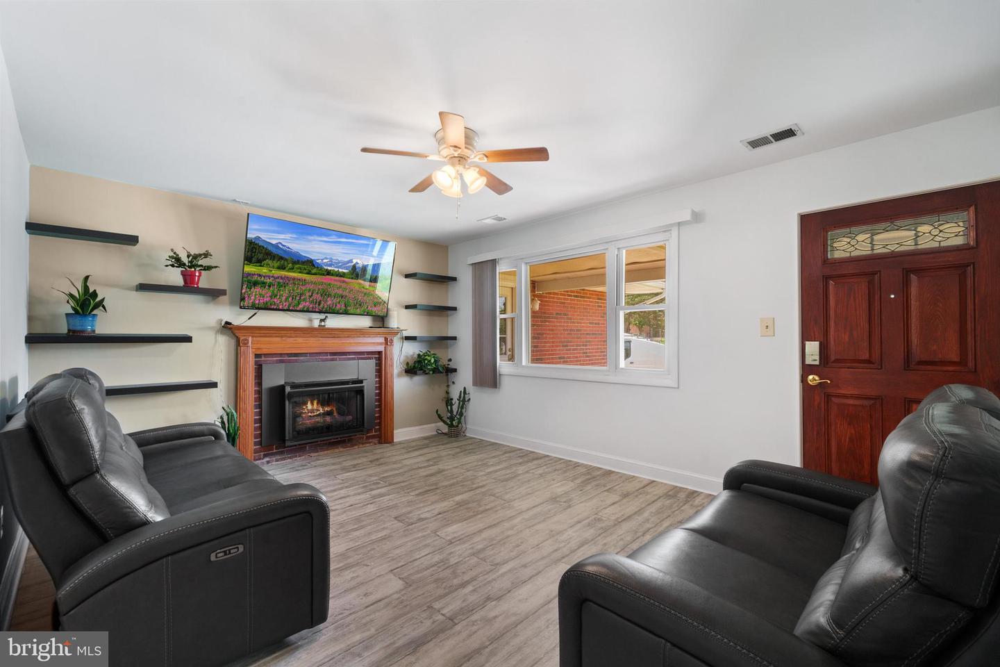 6117 ROSE HILL DR, ALEXANDRIA, Virginia 22310, 3 Bedrooms Bedrooms, ,2 BathroomsBathrooms,Residential,For sale,6117 ROSE HILL DR,VAFX2245698 MLS # VAFX2245698