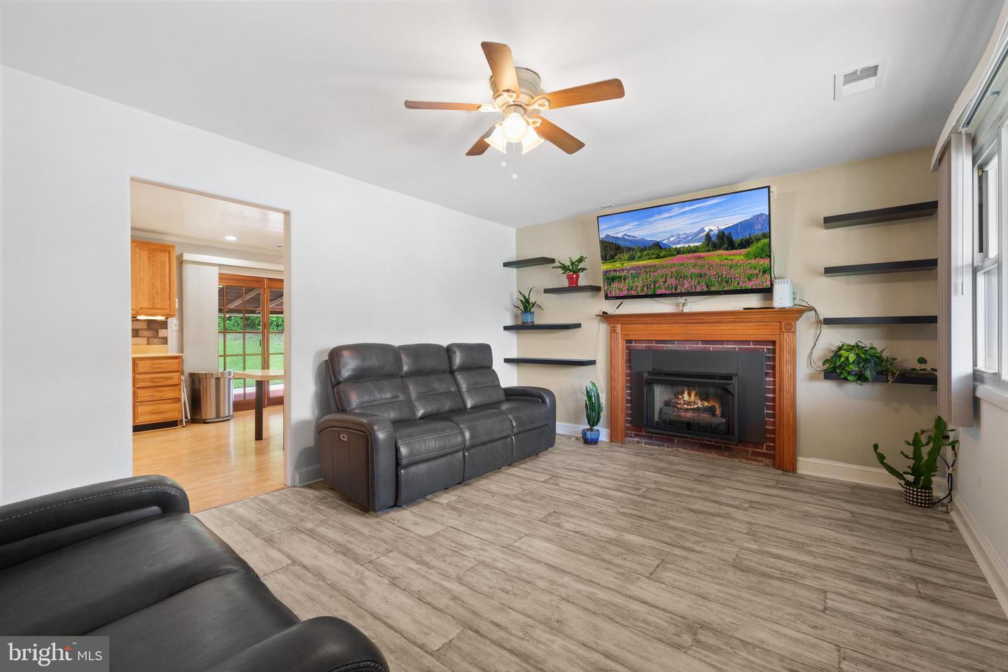 6117 ROSE HILL DR, ALEXANDRIA, Virginia 22310, 3 Bedrooms Bedrooms, ,2 BathroomsBathrooms,Residential,For sale,6117 ROSE HILL DR,VAFX2245698 MLS # VAFX2245698