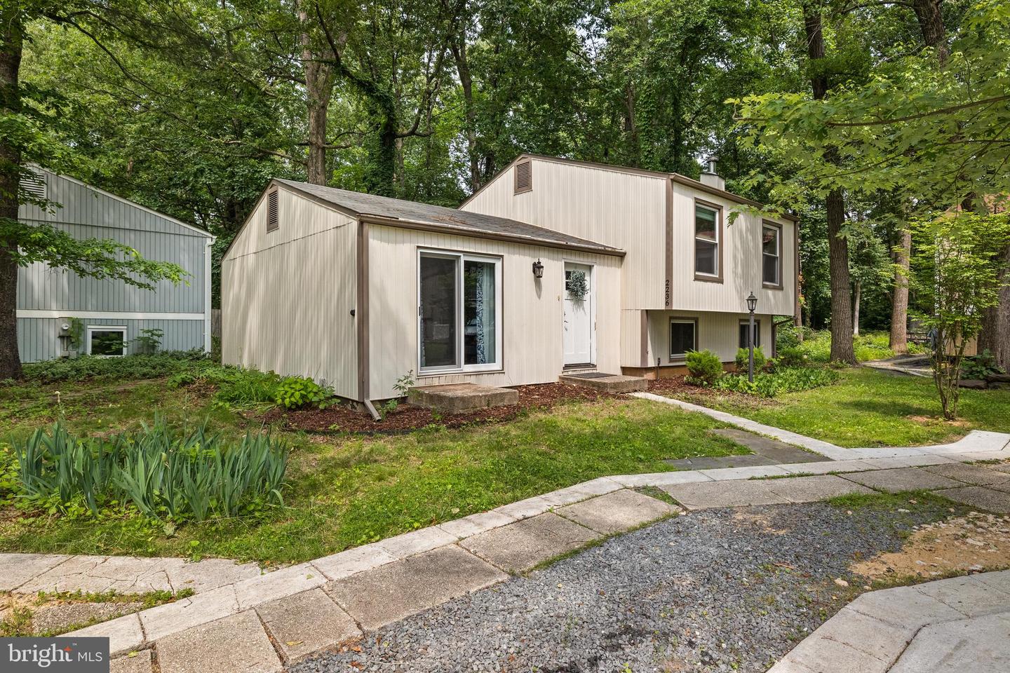 2236 COCQUINA DR, RESTON, Virginia 20191, 3 Bedrooms Bedrooms, ,2 BathroomsBathrooms,Residential,For sale,2236 COCQUINA DR,VAFX2245708 MLS # VAFX2245708