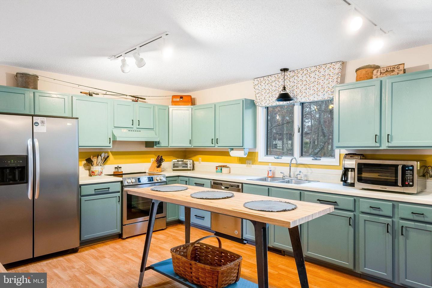 375 ALLEGHANY DR, MCGAHEYSVILLE, Virginia 22840, 3 Bedrooms Bedrooms, 9 Rooms Rooms,2 BathroomsBathrooms,Residential,For sale,375 ALLEGHANY DR,VARO2002372 MLS # VARO2002372