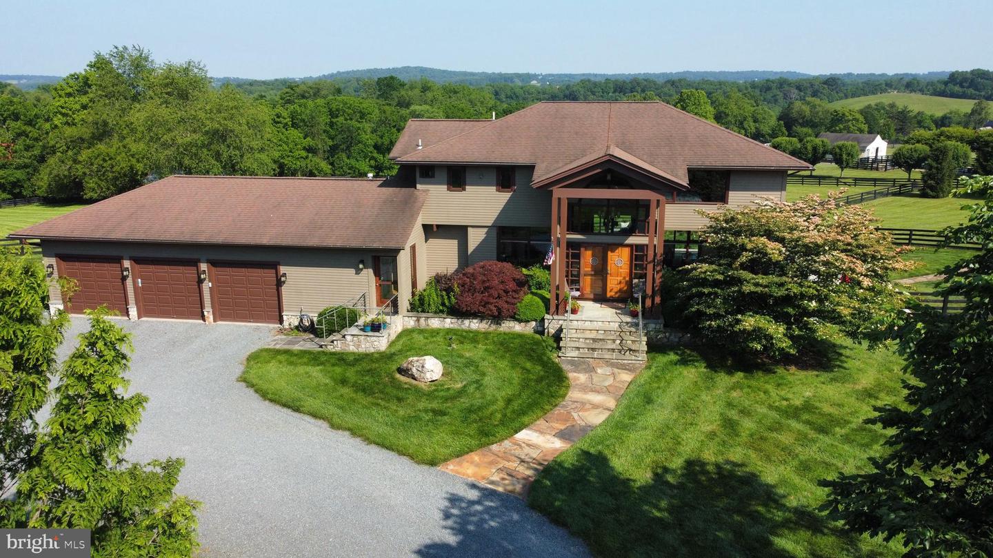 15724 TRAPSHIRE CT, WATERFORD, Virginia 20197, 4 Bedrooms Bedrooms, ,3 BathroomsBathrooms,Residential,For sale,15724 TRAPSHIRE CT,VALO2099134 MLS # VALO2099134