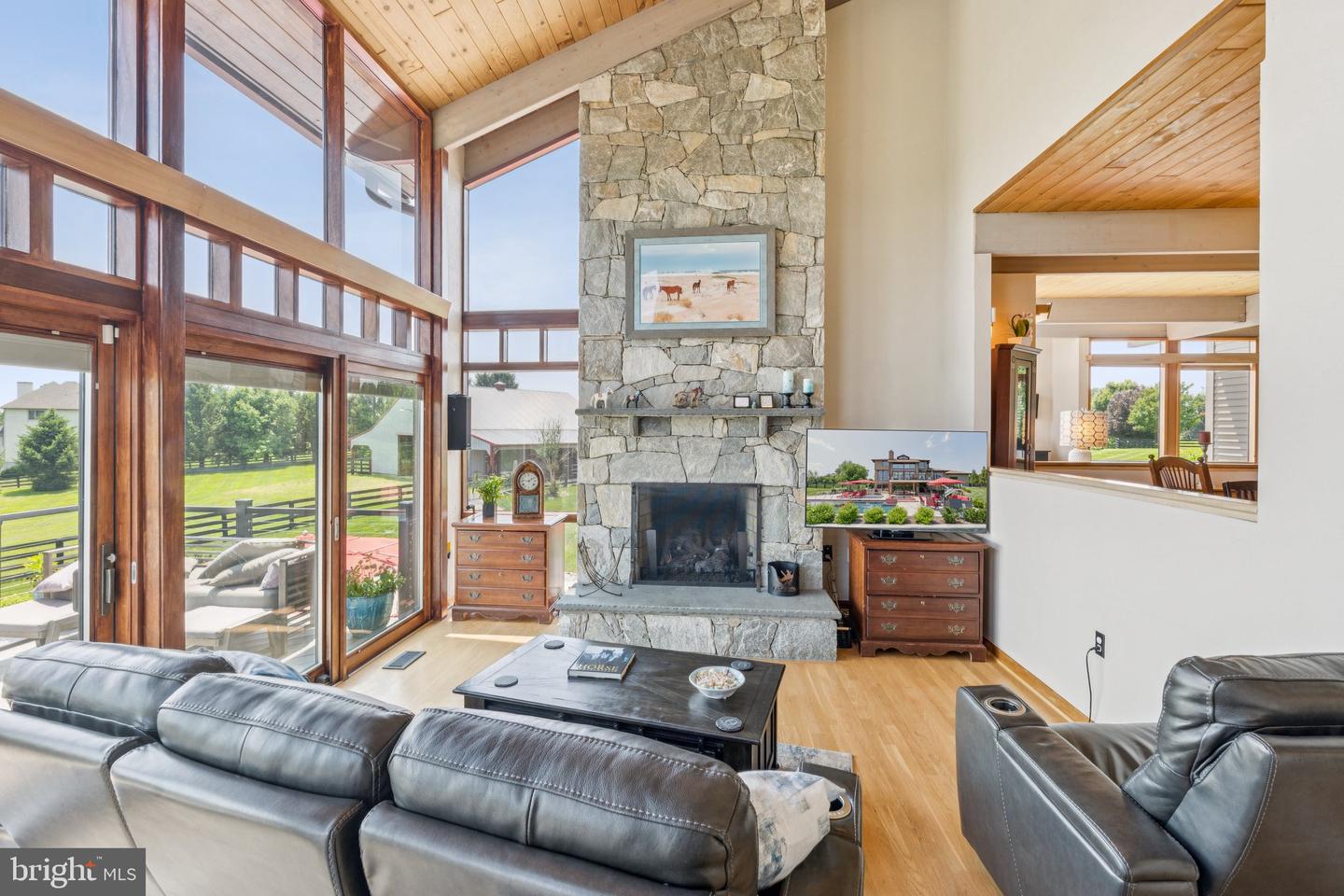 15724 TRAPSHIRE CT, WATERFORD, Virginia 20197, 4 Bedrooms Bedrooms, ,3 BathroomsBathrooms,Residential,For sale,15724 TRAPSHIRE CT,VALO2099134 MLS # VALO2099134